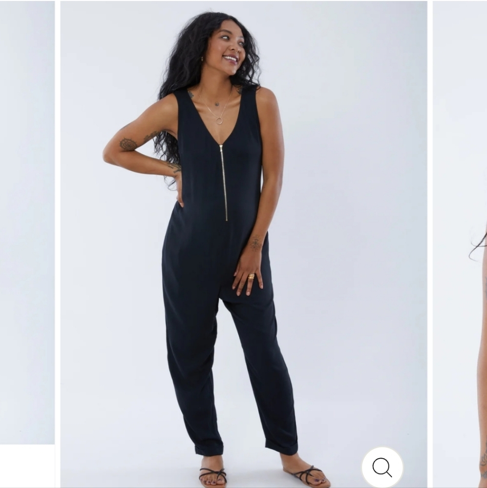 Ingrid & Isabel, Sleeveless Zip Front Maternity Jumpsuit, S